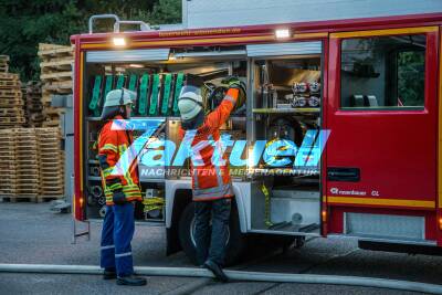 Brand in Produktionshalle der Firma Kärcher - Feuerwehr flutet Halle mit CO2
