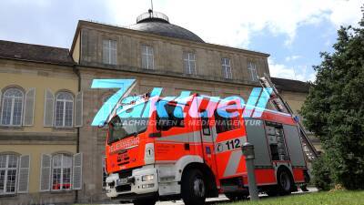 Feueralarm im Schloss Hohenheim, Brand im Weinkeller, Gebäude geräumt, Feuerwehr im Löscheinsatz