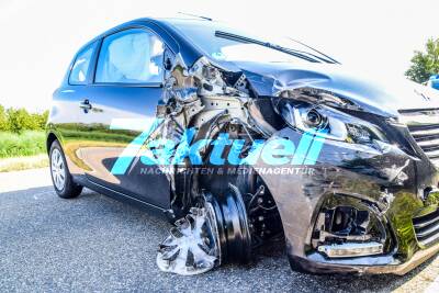 Betrunkene Frau gerät in Gegenverkehr: Heftiger Frontalcrash - PKW überschlägt sich - 2 Verletzte in Staffort