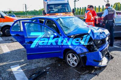 Horrorunfall: Frontalcrash fordert 4 Schwerverletzte, darunter Kleinkind - Ersthelfer retten Leben - Gaffer filmen