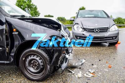 Schwerer Verkehrsunfall bei Stutensee: Frontalcrash nach Vorfahrtsmissachtung - 2 Schwerverletzte