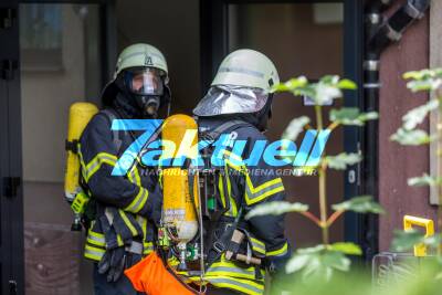 Angebranntes Essen sorgt für starke Rauchentwicklung in Hochhaus: Feuerwehr im Einsatz