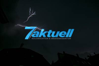 Unwetter über dem Ostalbkreis - Blitze erhellen den Abendlichen Himmel