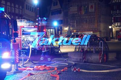 4 Tote nach Gebäudebrand in der Innenstadt - 6 Personen gerettet - Feuerwehr im Großeinsatz