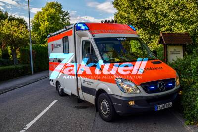 PKW-Fahrer offenbar eingeschlafen: Heftiger Frontalcrash mit 3 Fahrzeugen in Bruchsal - Vorderrad herausgerissen - Fahrer schwer verletzt