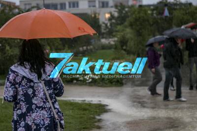 Unwetter sorgen für eine Unterbrechung von den Flammenden Sternen - Veranstalter bittet Besucher Schutz zu suchen auf dem Gelände
