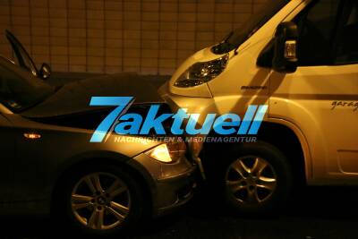 STUTTGART: Unfall im Wagenburgtunnel - Frontalcrash - eine verletzte Person