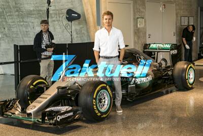 Formel 1. Weltmeister Nico Rosberg bringt den Weltmeister Silberpfeil nach Stuttgart ins Mercedes Benz Museum