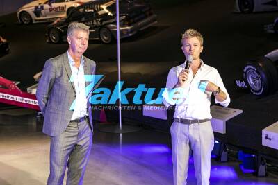 Formel 1. Weltmeister Nico Rosberg bringt den Weltmeister Silberpfeil nach Stuttgart ins Mercedes Benz Museum