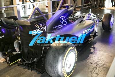 Formel 1. Weltmeister Nico Rosberg bringt den Weltmeister Silberpfeil nach Stuttgart ins Mercedes Benz Museum