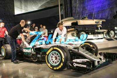 Formel 1. Weltmeister Nico Rosberg bringt den Weltmeister Silberpfeil nach Stuttgart ins Mercedes Benz Museum
