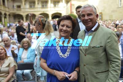 Feierliche Eröffnung des 41. Stuttgarter Weindorfs im Innenhof Altes Schloss