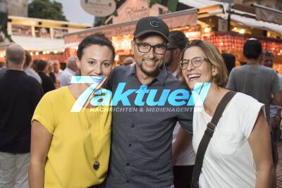 Stuttgarter Weindorf: Impressionen vom ersten Abend