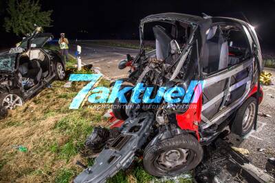 2 Tote bei Unfall auf Landstraße: Smart kracht gegen PKW - Insassen werden aus Auto geschleudert und getötet