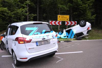 Agenbach - Vorfahrtsverletzung fordert 7 Verletzte - PKW überschlagen