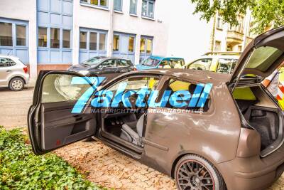 Schwere Brandstiftung in Tiefgarage: Bergung von 10 verbrannten Sportwagen - Kriminalpolizei im Einsatz - Exklusivbilder aus verbrannter Tiefgarage
