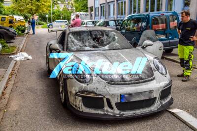 Schwere Brandstiftung in Tiefgarage: Bergung von 10 verbrannten Sportwagen - Kriminalpolizei im Einsatz - Exklusivbilder aus verbrannter Tiefgarage