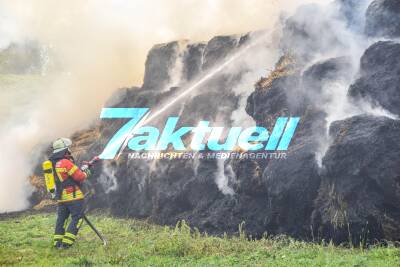 5 Kinder zündeln und entfachen Grossbrand: 300 Strohballen lichterloh in Flammen - Grosseinsatz der Feuerwehr in Dettenheim