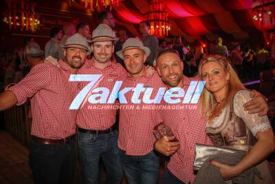 Wasenbilder aus dem Sonja Merz Festzelt mit Roberto Blanco