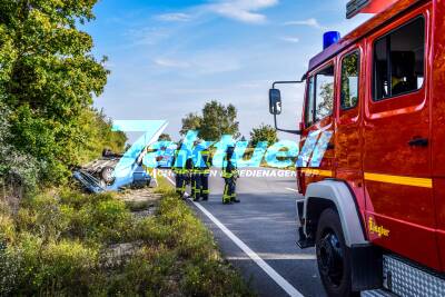 Schwerer Crash in Neulussheim: Vater und Kleinkind mit unglaublichem Schutzengel - PKW überschlägt sich und bleibt auf Dach liegen