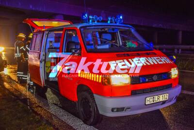 Horrorcrash: Sportwagen überschlägt sich auf der BAB6 - Ersthelfer retten Schwerverletztem das Leben - Gaffer filmen - Feuerwehr Walldorf im Einsatz
