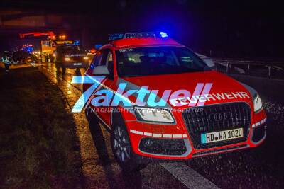 Horrorcrash: Sportwagen überschlägt sich auf der BAB6 - Ersthelfer retten Schwerverletztem das Leben - Gaffer filmen - Feuerwehr Walldorf im Einsatz