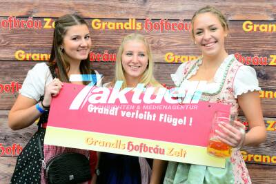 Cannstatter Wasen 2017 - Partyimpressionen vom DI 03.10.2017 -Ausgelassene Partystimmung am Tag der Deutschen Einheit im Grandls Hofbräuzelt