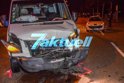 Schwerer Crash in Mannheim-Sandhofen: VW Crafter rast in Kleinwagen - Fahrer wird schwer verletzt - Ampelanlage war abgeschaltet