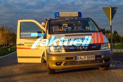 Schwerer Crash in Philippsburg: 2 Schwerverletzte nach Vorfahrtsverletzung - Rettungsdienste im Einsatz
