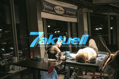 Das geht unter die Haut - Fernsehturm-Tattoos und das höchste Tattoo-Studio mit dem schönsten Ausblick über die Stadt bei der Stuttgartnacht 2017