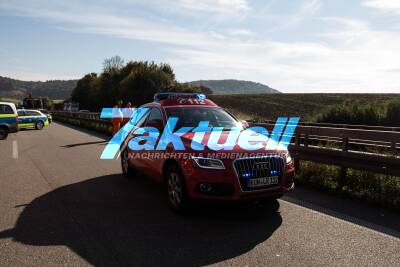 Schwerer LKW Unfall auf der A6 Fahrtrichtung Sinsheim auf der Höhe Wimmental am Kreus Weinsberg - 1 Person eingeklemmt und befreit - Rettungshubschrauber im Einsatz
