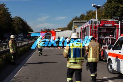 Schwerer LKW Unfall auf der A6 Fahrtrichtung Sinsheim auf der Höhe Wimmental am Kreus Weinsberg - 1 Person eingeklemmt und befreit - Rettungshubschrauber im Einsatz