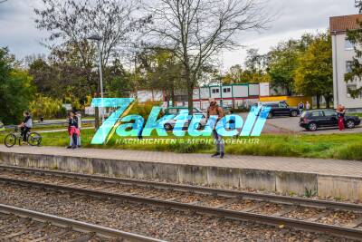 Horrorcrash mit Straßenbahn: 2 Lebensgefährlich Verletzte - Straßenbahn rast in Transporter - 2 Hunde ebenfalls verletzt