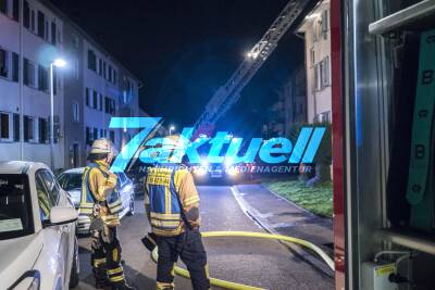 2 Verletze nach Küchenbrand in 6-Familienhaus - Flammen schlugen aus dem Fenster