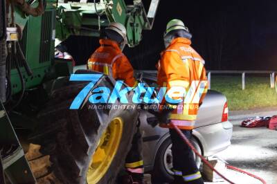 Alarmübung der Feuerwehr Aspach: Traktor verliert Kontrolle und prallt mit PKW zusammen - 2 Eingeklemmte Personen