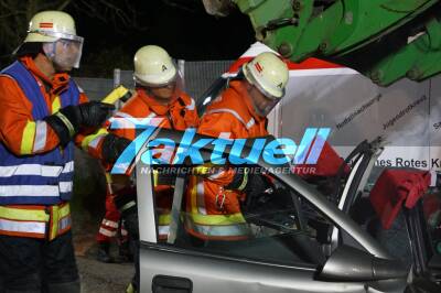 Alarmübung der Feuerwehr Aspach: Traktor verliert Kontrolle und prallt mit PKW zusammen - 2 Eingeklemmte Personen