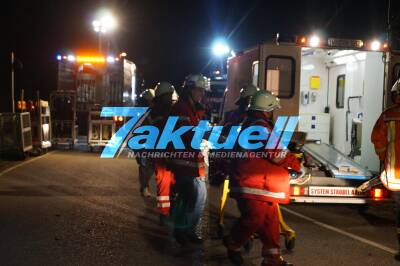 Alarmübung der Feuerwehr Aspach: Traktor verliert Kontrolle und prallt mit PKW zusammen - 2 Eingeklemmte Personen
