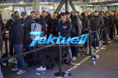 Die ersten iPhone X Kunden im Apple Store Sindelfingen