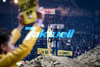 Stuttgart 35 ADAC Supercross in der Schleyerhalle - Impressionen von Samstagabend