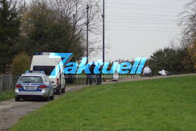 Nachtaufnahmen der Spurensicherung mit Feuerwehr - Vermisste 22-jährige Backnangerin tot in Schrebergarten gefunden