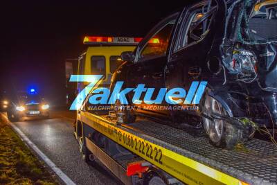 Schwerer Baumcrash in Eppingen fordert verletzte Fahrerin: PKW kommt ins schleudern und kracht mit voller Wucht gegen Baum