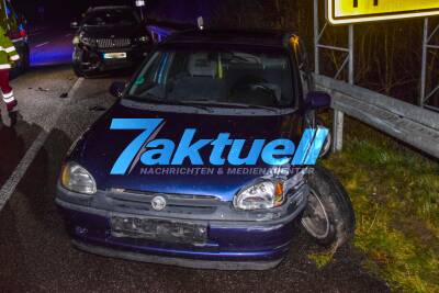 Schwerer Crash nach Fahrstreifenwechsel: PKW-Fahrer stark alkoholisiert - Beide Fahrzeuge in Leitplanken gekracht