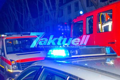 Silvester: Hochhausbrand in Karlsruhe - Silvesterrakete löst Wohnungsbrand im 8. OG aus - Massive Brandeinwirkung und Grosseinsatz der Feuerwehr