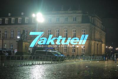 Das große Aufräumen nach dem Jahreswechsel: Müll liegt auf dem Schlossplatz - Kehrmaschinen fegen abgebranntes Feuerwerk auf