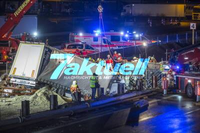 Tausend Schutzengel gehabt! LKW rast ungebremst in S21 Baustelle - Führerhaus verkeilt sich 20m über Tunnelabgrund - Fahrer über 3h eingeklemmt