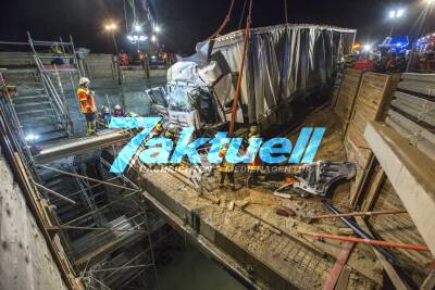 Tausend Schutzengel gehabt! LKW rast ungebremst in S21 Baustelle - Führerhaus verkeilt sich 20m über Tunnelabgrund - Fahrer über 3h eingeklemmt