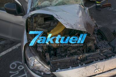 Schwerer Unfall: PKW zwischen Leitplanke und LKW auf der B295 eingeklemmt
