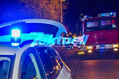 Kurioser BMW-Crash: Fahrer rast gegen Bäume und flüchtet zu Fuss - Stundenlange Suchaktion mit Hubschrauber - Grossalarm