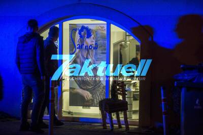 Messerstecherei in Friseursalon: Person sticht zwei Menschen nieder und verletzt sie schwer