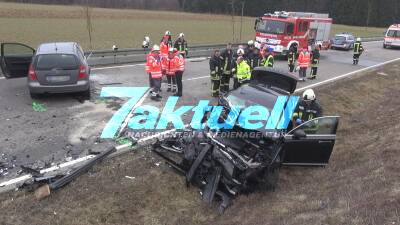 Heftiger Unfall im Begegnungsverkehr auf der B 311 fordert vier schwer verletzte Personen und rund 80.000 Euro Schaden